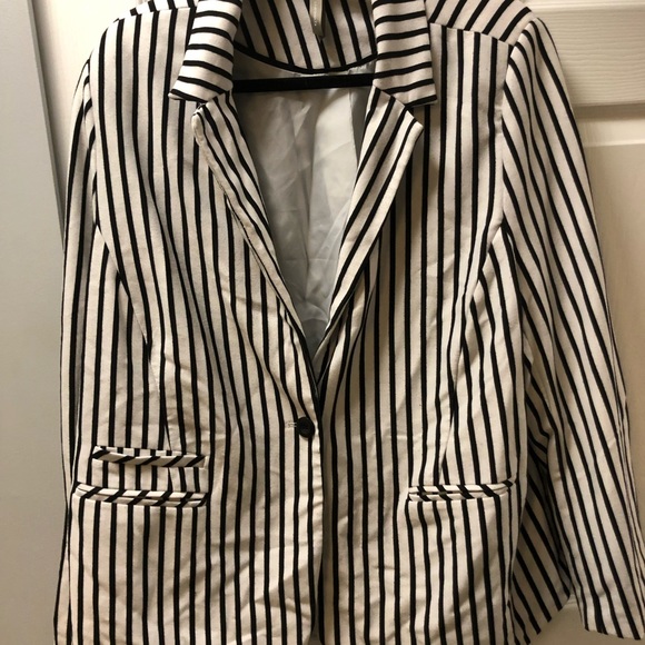 Black white striped blazer - Picture 3 of 4